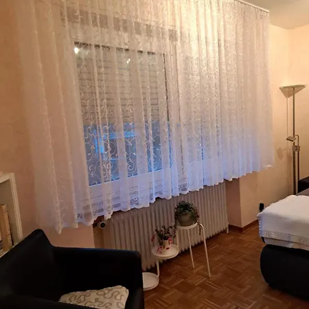 Ruhiges Mit Wohlfuehlcharakter אניגרלו